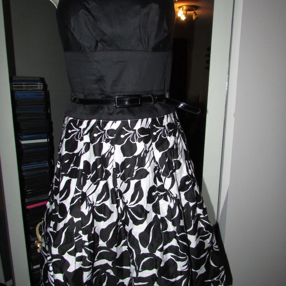 WHITE HOUSE BLACK MARKET DRESS SIZE 0 BLACK WHITE - Picture 3 of 8